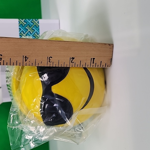 NIB. Scentsy, Cool Emoji Scentsy Warmer. (Discontinued) - Picture 9 of 9